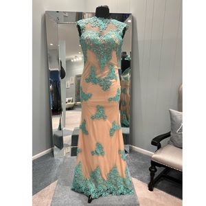 BRAND NEW, NEVER WORN